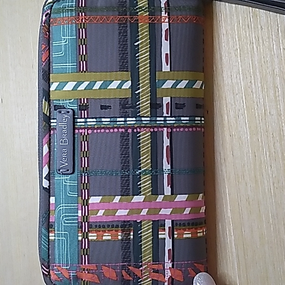 7.5 x 4 inches Vera Bradley RFID Wallet Midtown Wristlet City Plaid - Picture 3 of 8